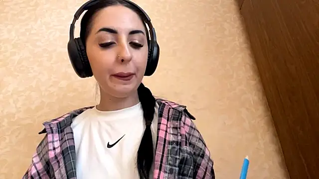 CindyFlowers online show from November 14, 12:15 pm