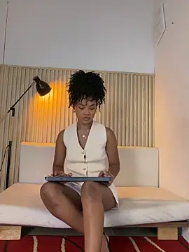 vanestraus online show from June 5, 8:25 pm