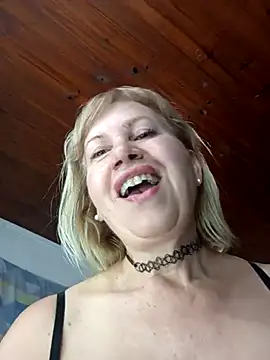 Snapshot of SexyMilf1211 chatting on November 29, 4:32 pm SexyMilf1211 online show from November 29, 4:32 pm