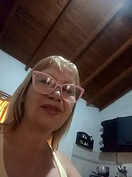 SexyMilf1211 online show from April 19, 7:16 pm