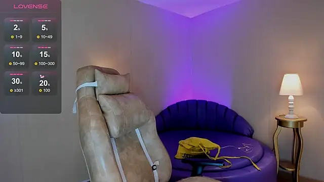 Midnight Bluee online show from December 5, 7:32 pm