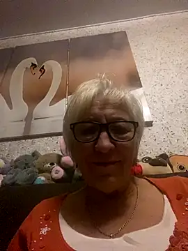 Snapshot of EvaaaSky chatting on November 14, 3:33 pm EvaaaSky online show from November 14, 3:33 pm