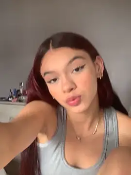 Snapshot of catalinaruiz_ chatting on May 16, 6:39 pm catalinaruiz online show from May 16, 6:39 pm