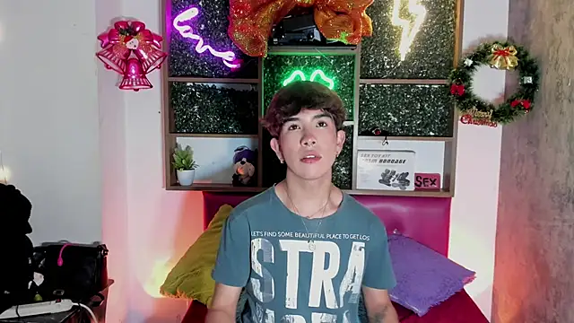 Angeldust19 online show from December 5, 3:26 am