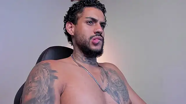 LuigiVitale 1 online show from February 20, 1:46 am