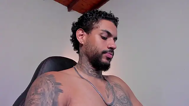 LuigiVitale 1 online show from February 21, 1:17 am