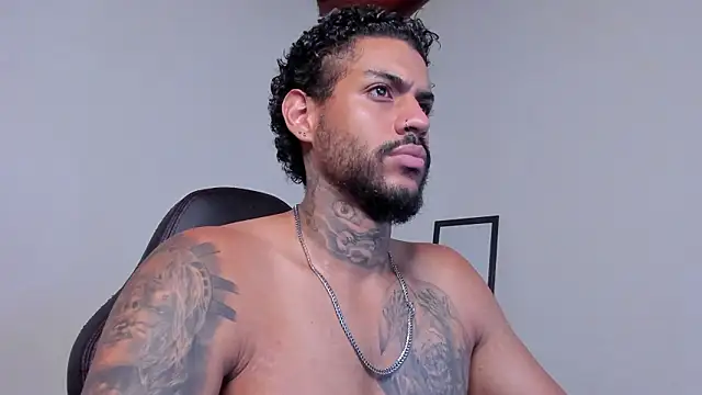 LuigiVitale 1 online show from March 9, 1:09 am