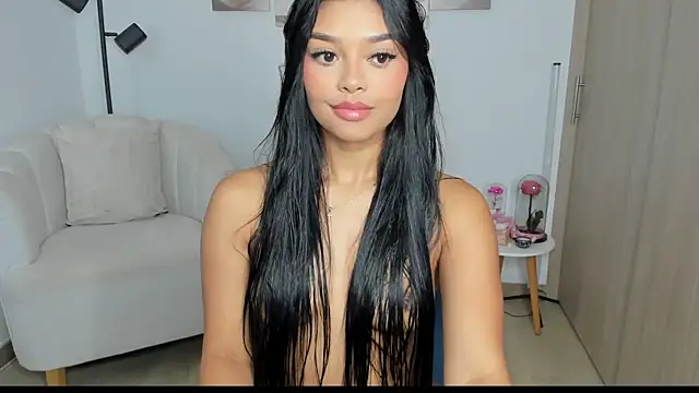 haileyflorez  online show from March 1, 8:33 pm