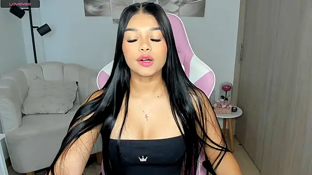 Snapshot of haileyflorez_ chatting on May 13, 1:19 pm haileyflorez online show from May 13, 1:19 pm