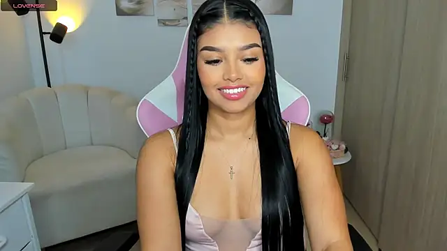 Snapshot of haileyflorez_ chatting on June 10, 2:38 pm haileyflorez online show from June 10, 2:38 pm