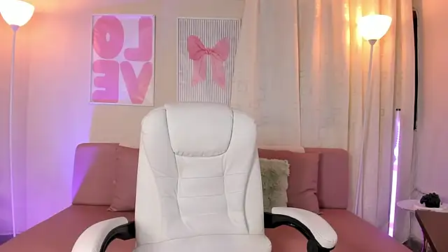 SophieBloomm online show from May 13, 12:35 pm