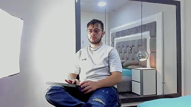 Ethan Greys online show from November 27, 4:03 am