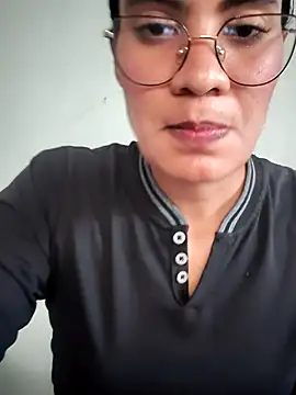 Snapshot of Mia_saaenz chatting on December 4, 10:07 pm Mia saaenz online show from December 4, 10:07 pm