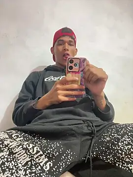 Luigi cumming1 online show from April 26, 5:16 am