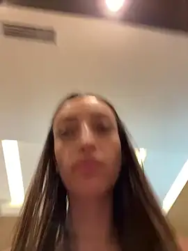 Snapshot of BelleRune chatting on December 8, 6:28 pm BelleRune online show from December 8, 6:28 pm