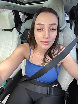 Snapshot of BelleRune chatting on December 10, 5:44 pm BelleRune online show from December 10, 5:44 pm