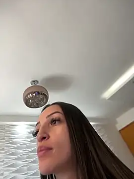 Snapshot of BelleRune chatting on February 8, 2:38 pm BelleRune online show from February 8, 2:38 pm