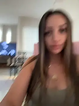 Snapshot of BelleRune chatting on October 8, 9:40 am BelleRune online show from October 8, 9:40 am