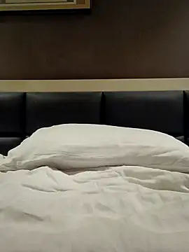 Snapshot of frolicme456 chatting on November 18, 4:17 am frolicme456 online show from November 18, 4:17 am