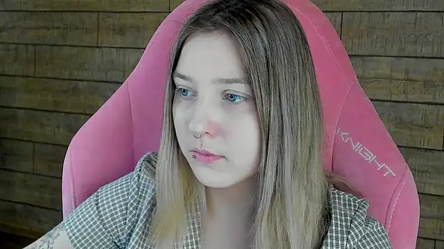 TinnaBurton online show from March 22, 4:43 pm