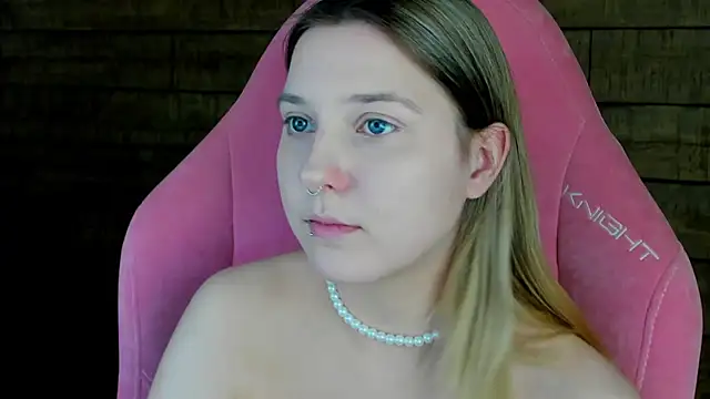 TinnaBurton online show from April 15, 7:58 pm