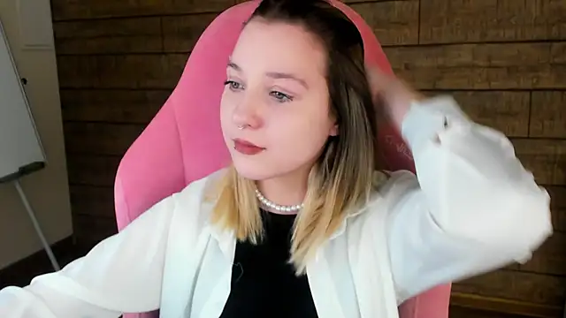 TinnaBurton online show from April 26, 4:26 pm