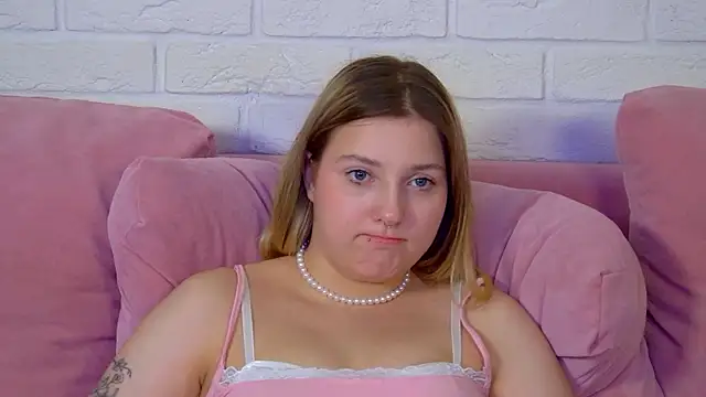 TinnaBurton online show from July 2, 3:23 am