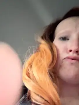 Snapshot of desertdaisee chatting on December 17, 11:33 pm desertdaisee online show from December 17, 11:33 pm