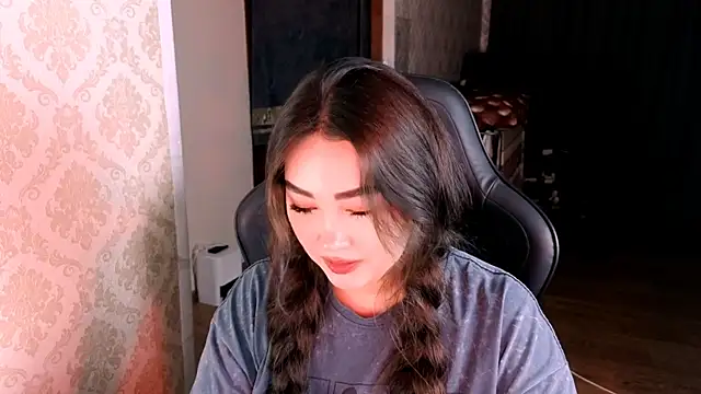 Snapshot of Emma_Uilson chatting on July 28, 6:20 pm Emma Uilson online show from July 28, 6:20 pm
