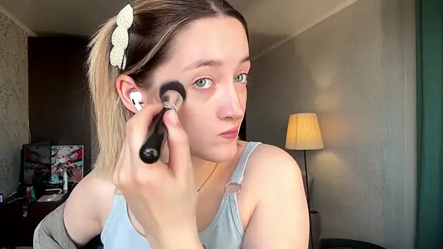 Emily lyy online show from November 25, 10:15 am