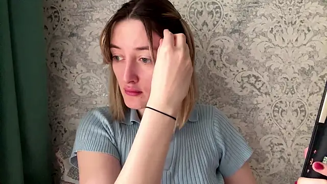 Emily lyy online show from December 22, 8:11 am