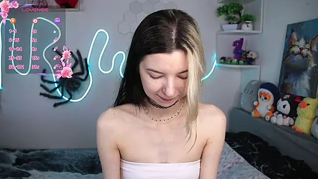 Snapshot of Emmie_shy chatting on June 16, 1:36 pm Emmie shy online show from June 16, 1:36 pm
