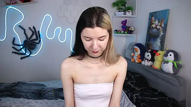 Snapshot of Emmie_shy chatting on June 17, 12:50 pm Emmie shy online show from June 17, 12:50 pm