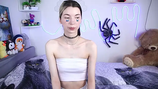 Snapshot of Emmie_shy chatting on July 10, 12:41 pm Emmie shy online show from July 10, 12:41 pm