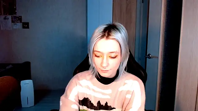 SophiaLur online show from November 20, 3:23 pm