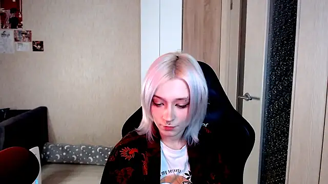 SophiaLur online show from December 4, 2:37 pm