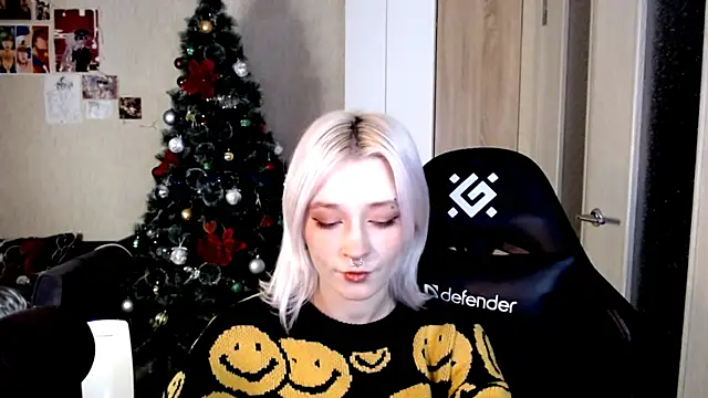 SophiaLur online show from December 15, 2:21 pm