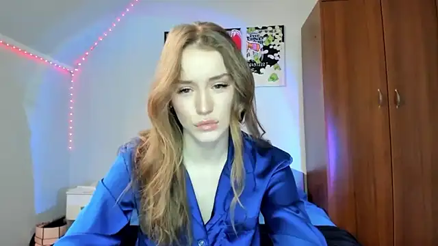 tinyglow online show from December 5, 8:27 pm