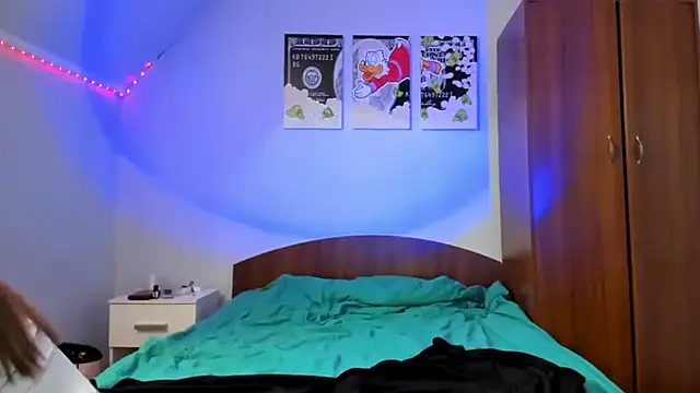 tinyglow online show from December 20, 9:55 pm