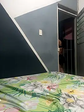 Snapshot of lizmy chatting on December 3, 6:10 am lizmy online show from December 3, 6:10 am