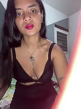 Snapshot of lizmy chatting on December 4, 6:23 am lizmy online show from December 4, 6:23 am