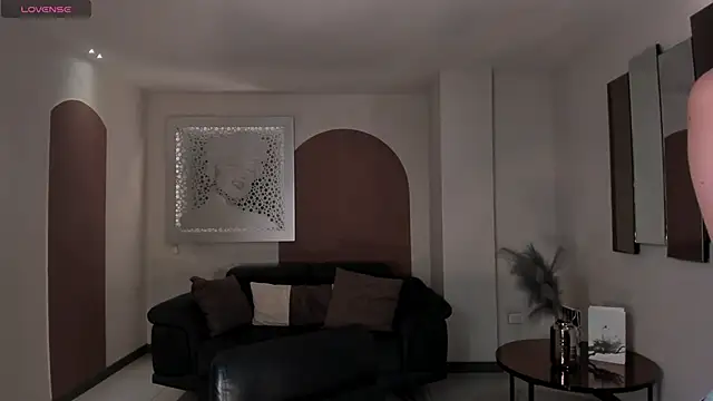 HaileyRoss  online show from April 1, 1:41 pm