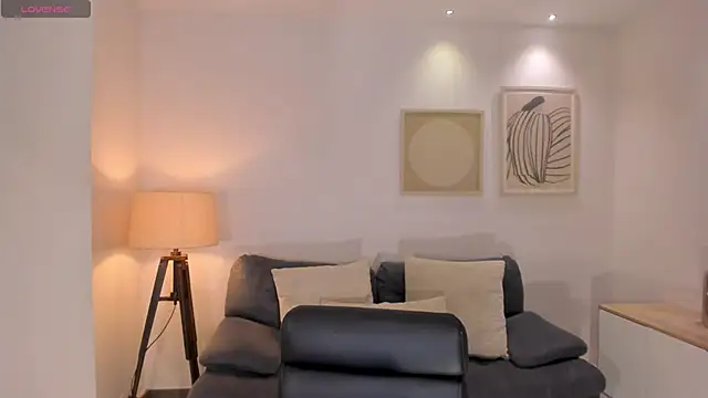 HaileyRoss  online show from April 7, 12:05 pm