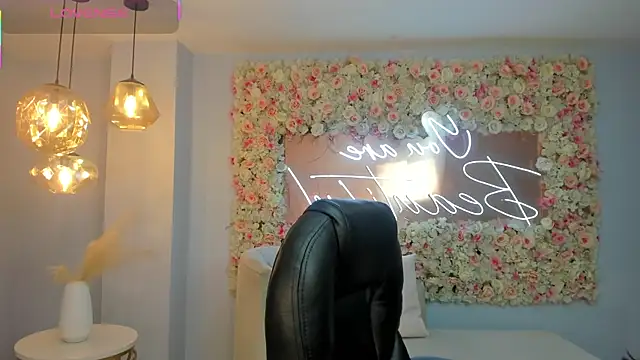 SophieLanne online show from February 12, 4:18 am