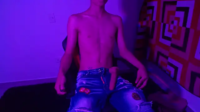 Snapshot of Andre_81q chatting on November 20, 1:50 am Andre 81q online show from November 20, 1:50 am