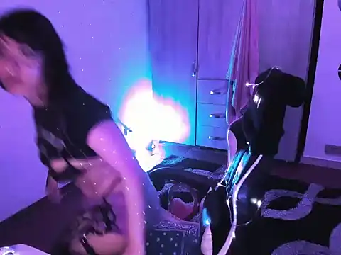 Snapshot of Zombitch chatting on November 24, 4:40 pm Zombitch online show from November 24, 4:40 pm