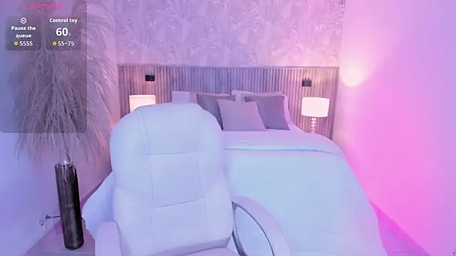 kylie collins online show from June 6, 3:44 am