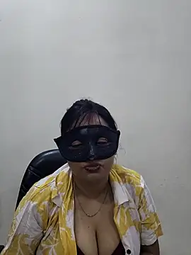 Snapshot of Cute-richa1 chatting on February 19, 5:31 pm Cute-richa1 online show from February 19, 5:31 pm