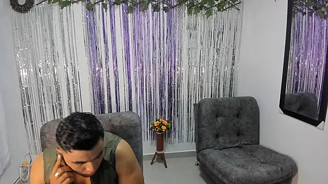 Snapshot of VioletXJasper chatting on November 24, 11:15 pm VioletXJasper online show from November 24, 11:15 pm