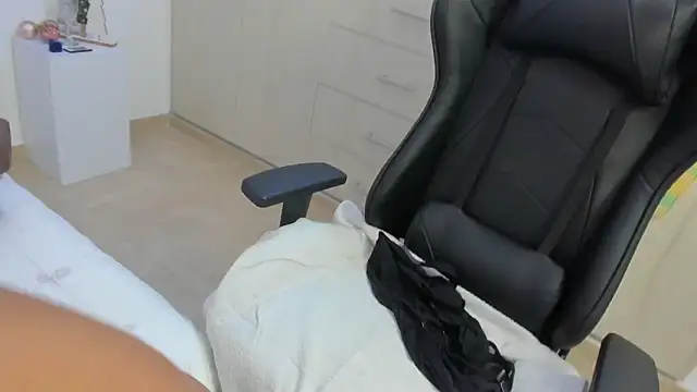 BWW-CINDY11 online show from December 21, 3:35 am